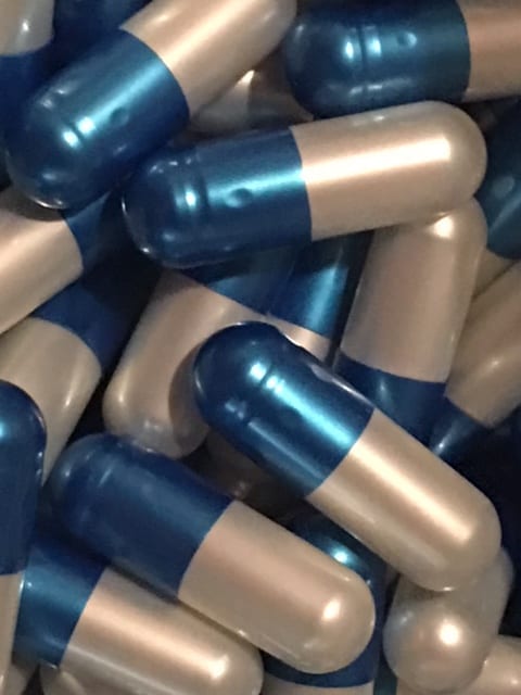 empty-gelatin-capsules-pearlescent-blue-white-size0
